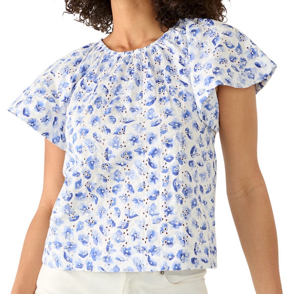 CeCe Blue Floral Eyelet Flutter Sleeve Blouse – Size Large 💙🤍